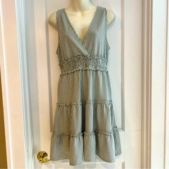 American Eagle Real Good V Neck Relaxed and Cozy Dress Size Medium - Picture 4 of 9